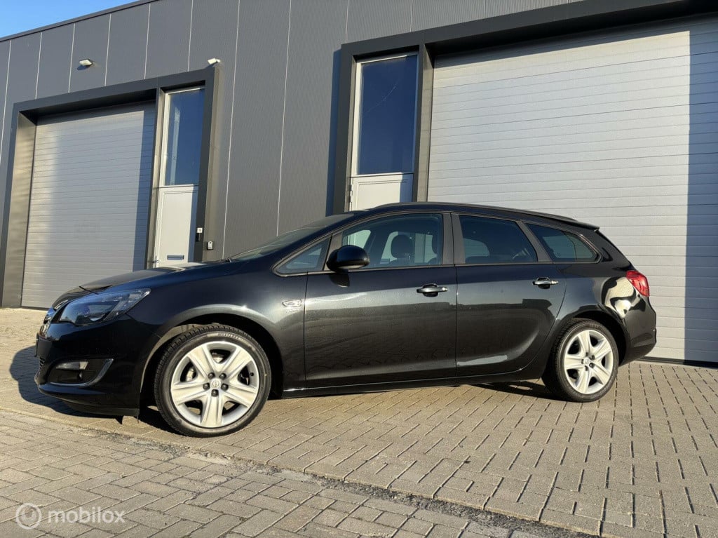 Opel Astra sports tourer 1.4 turbo design edition
