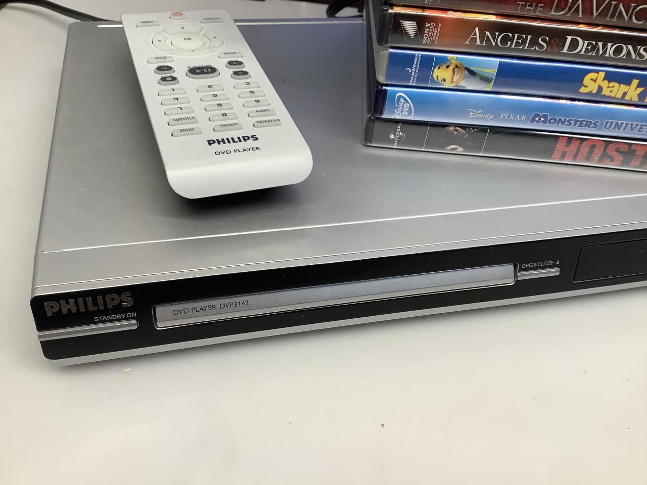 DVD speler van Philips type DVP3142 met afstandsbediening. Met stapel dvd’s
