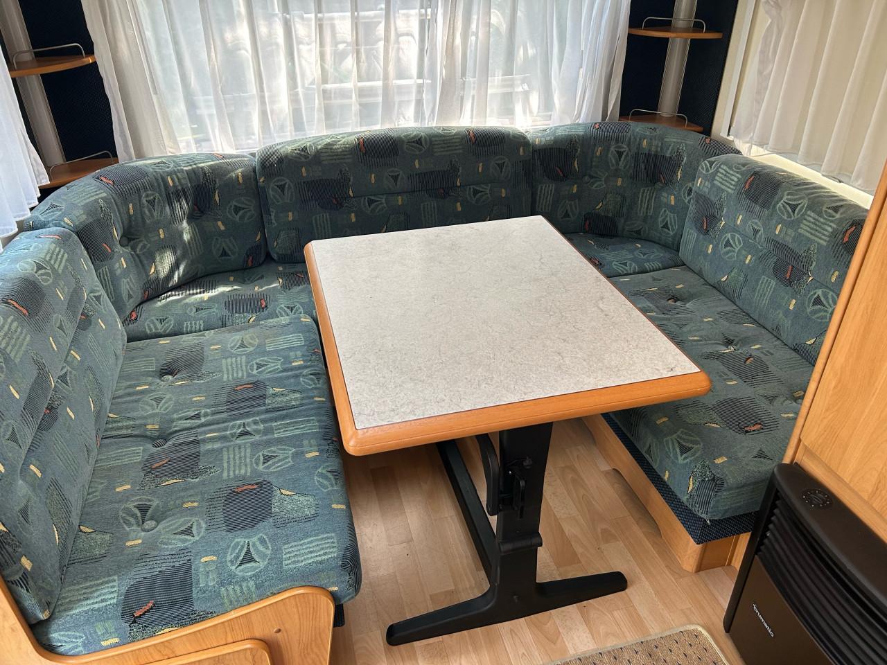 Hobby Excellent Easy Caravan met Voortent, luifel en Mover