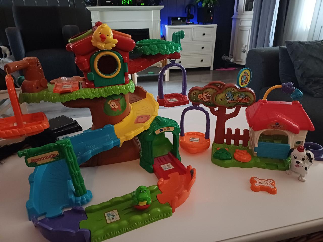 Vthech hondenhok en boom