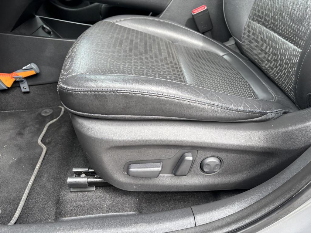 Hyundai Kona ev premium 64 kwh soh 95%