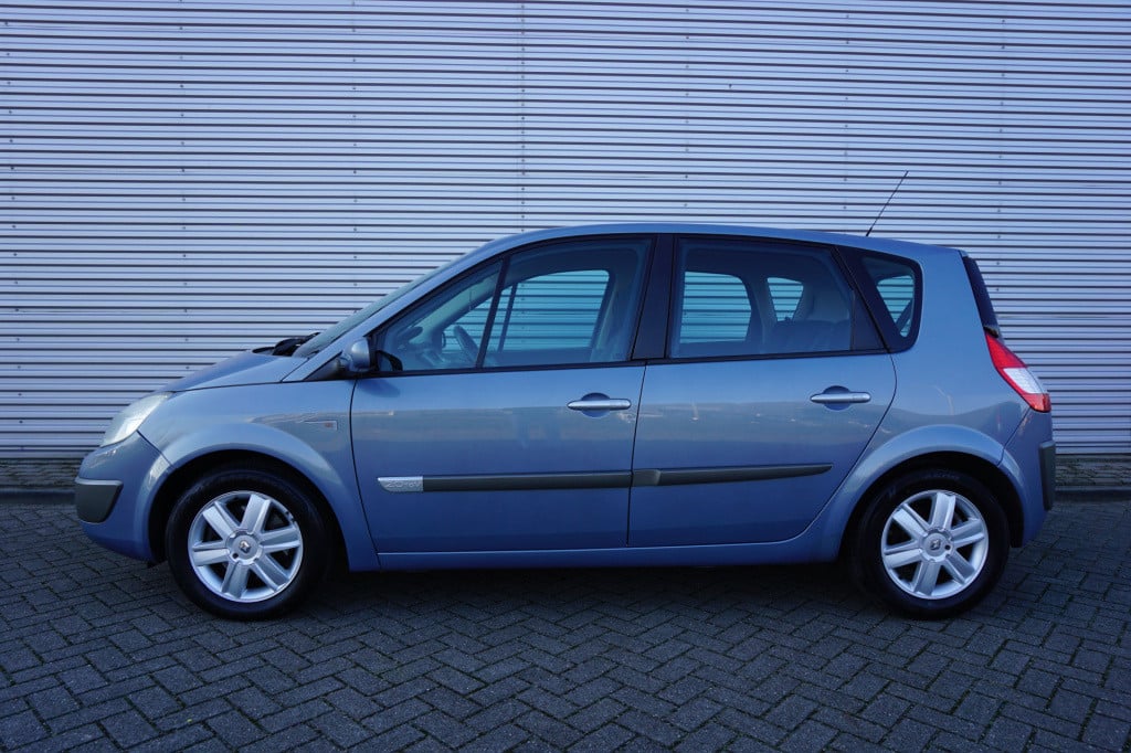 Renault Scenic 2.0-16v tech line climate / cruise / trekhaak / lm velgen / 