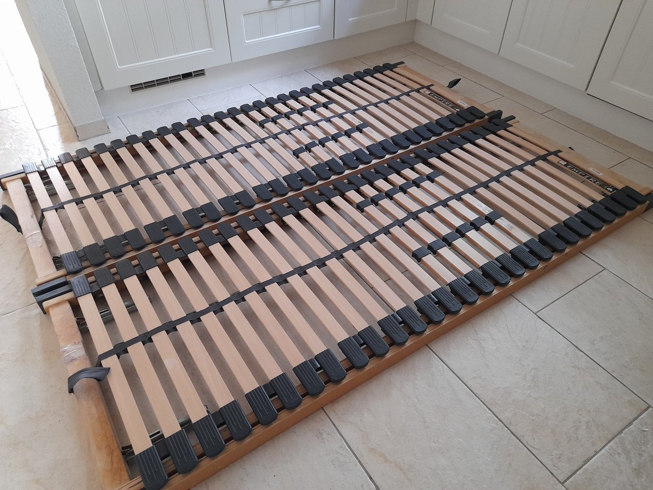 2 x 70 x 200 verstelbare lattenbodems ( in goede nette staat )