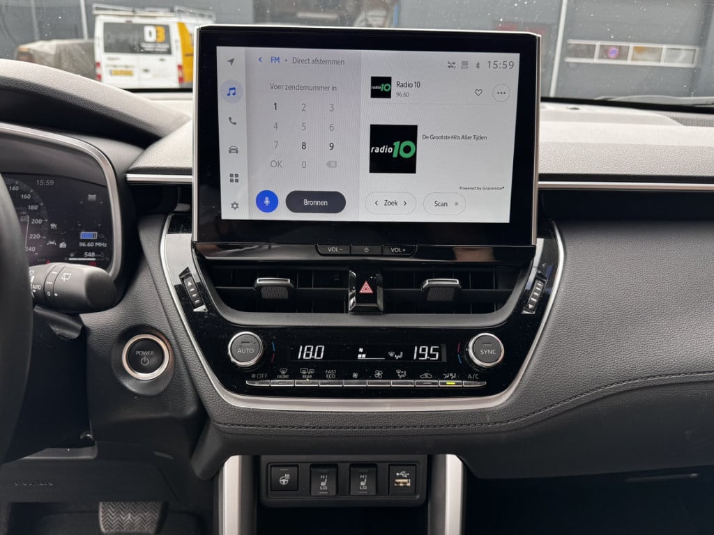 Toyota Corolla Cross 2.0 high power hybrid first edition | apple carplay |