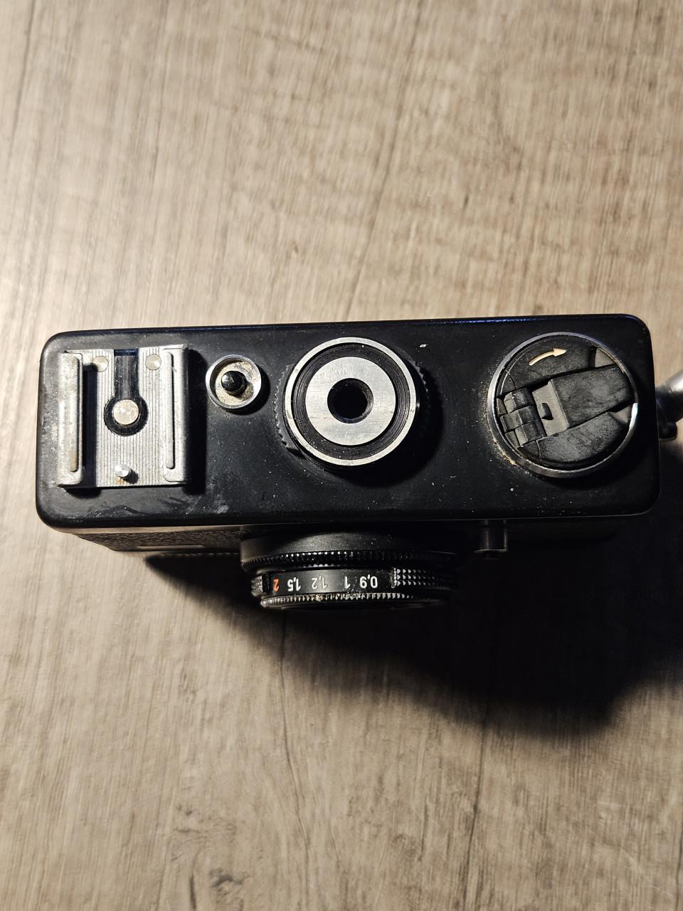 Vintage rollei 35 mm analoge filmcamera met triotar 3,5/40 mm lens