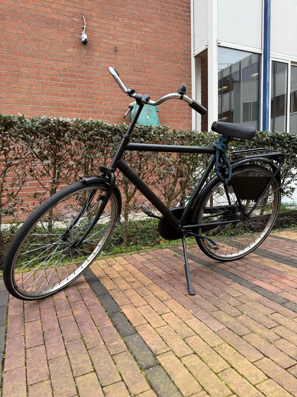 Goede zwarte stadsfiets