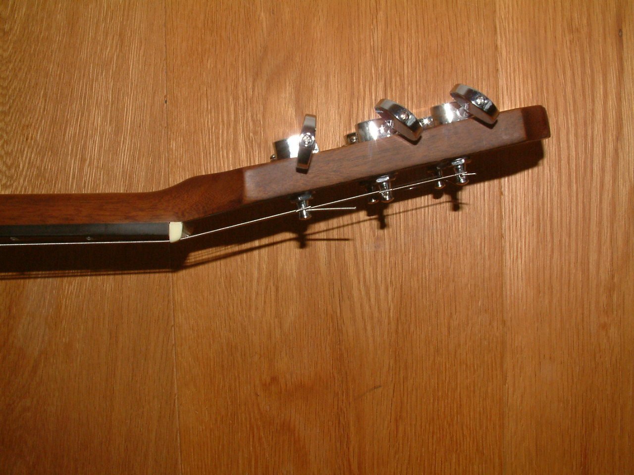 Western Epiphone  nieuwe stemmechanieken nieuwe snaren    165 euro