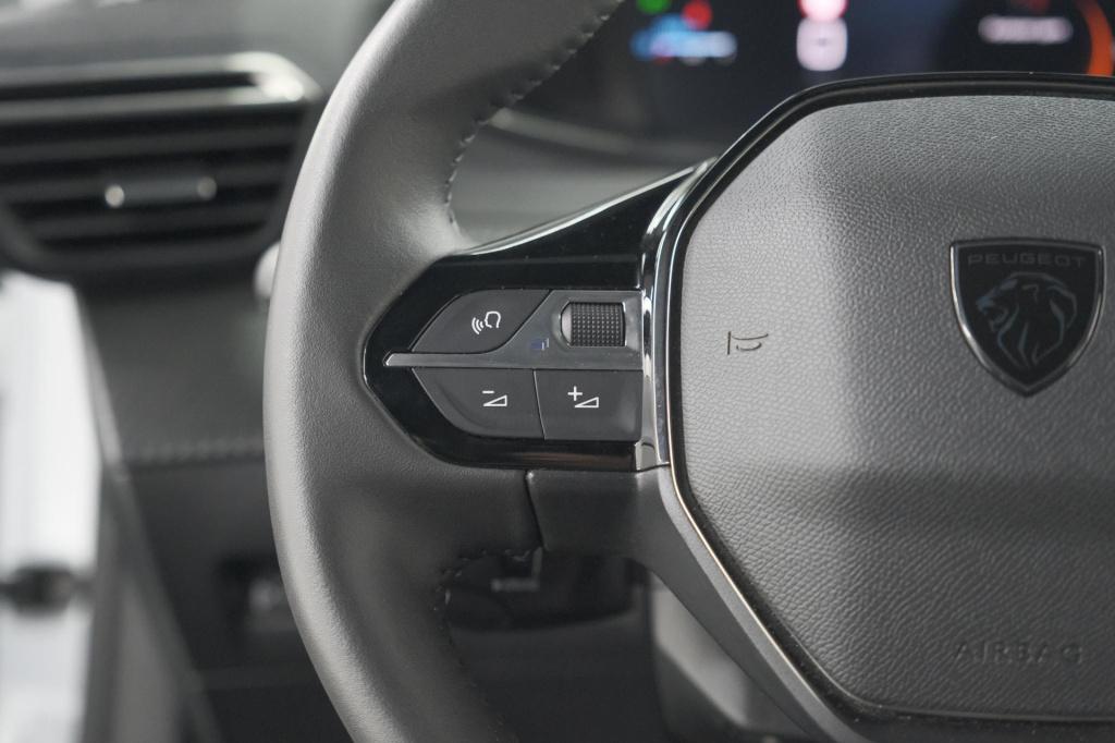 Peugeot 2008 puretech 100 allure | camera | navigatie | parkeersensoren | a