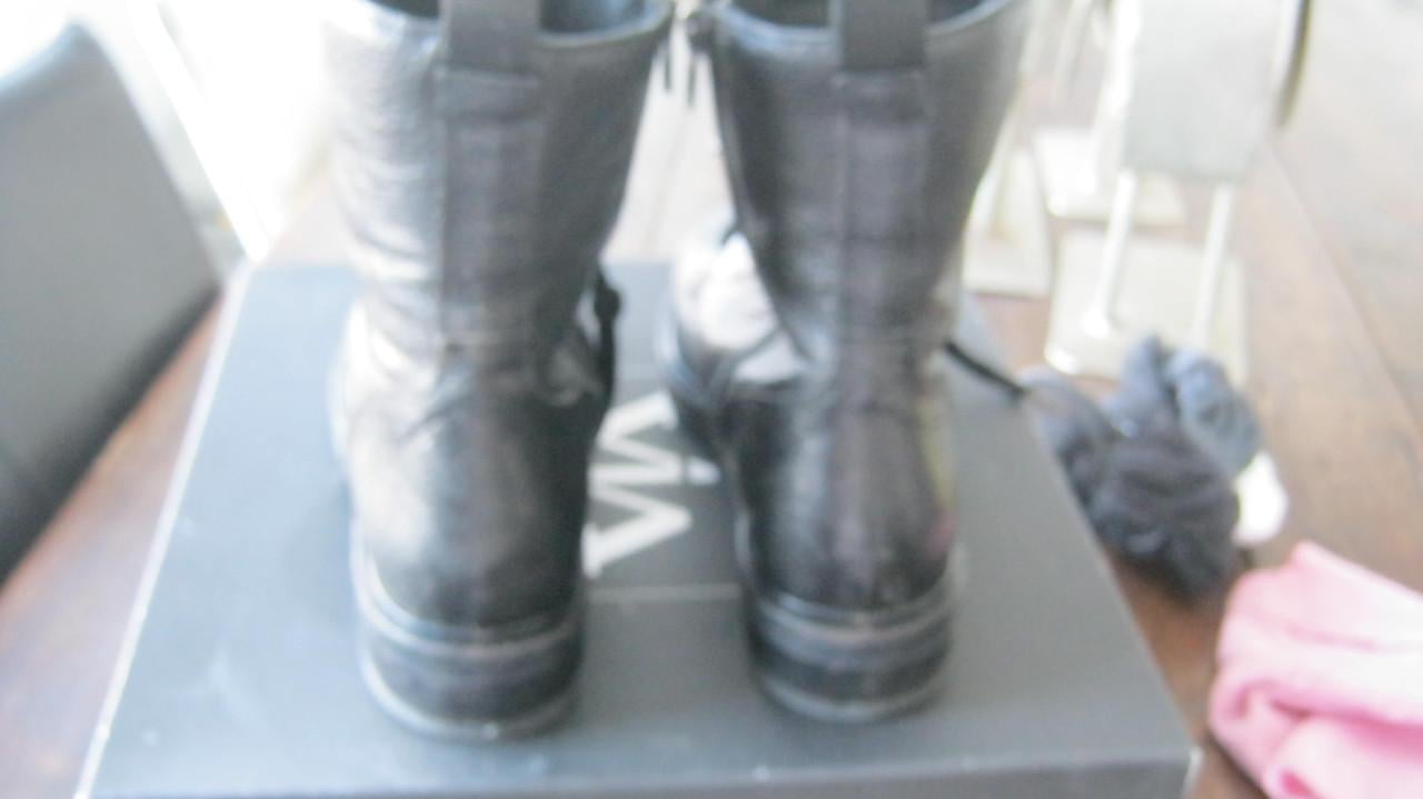 NIEUW LAARZEN MAAT 37 VOOR 50 EURO