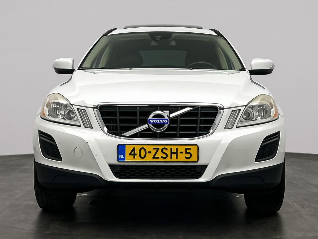 Volvo XC60 - 2.0 D3 FWD Kinetic | Camera | Leder | Navi | Trekhaak
