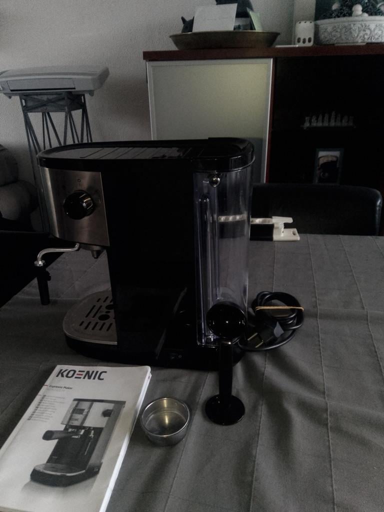 KOENIC KEM 2320 M - Semi-automatische espressomachine