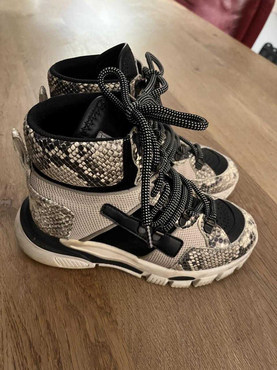 Sneakers