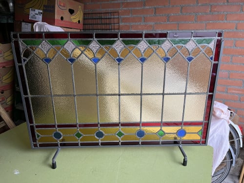 Glas in lood voorzetraam in gekleurd glas en metalen frame NIEUW