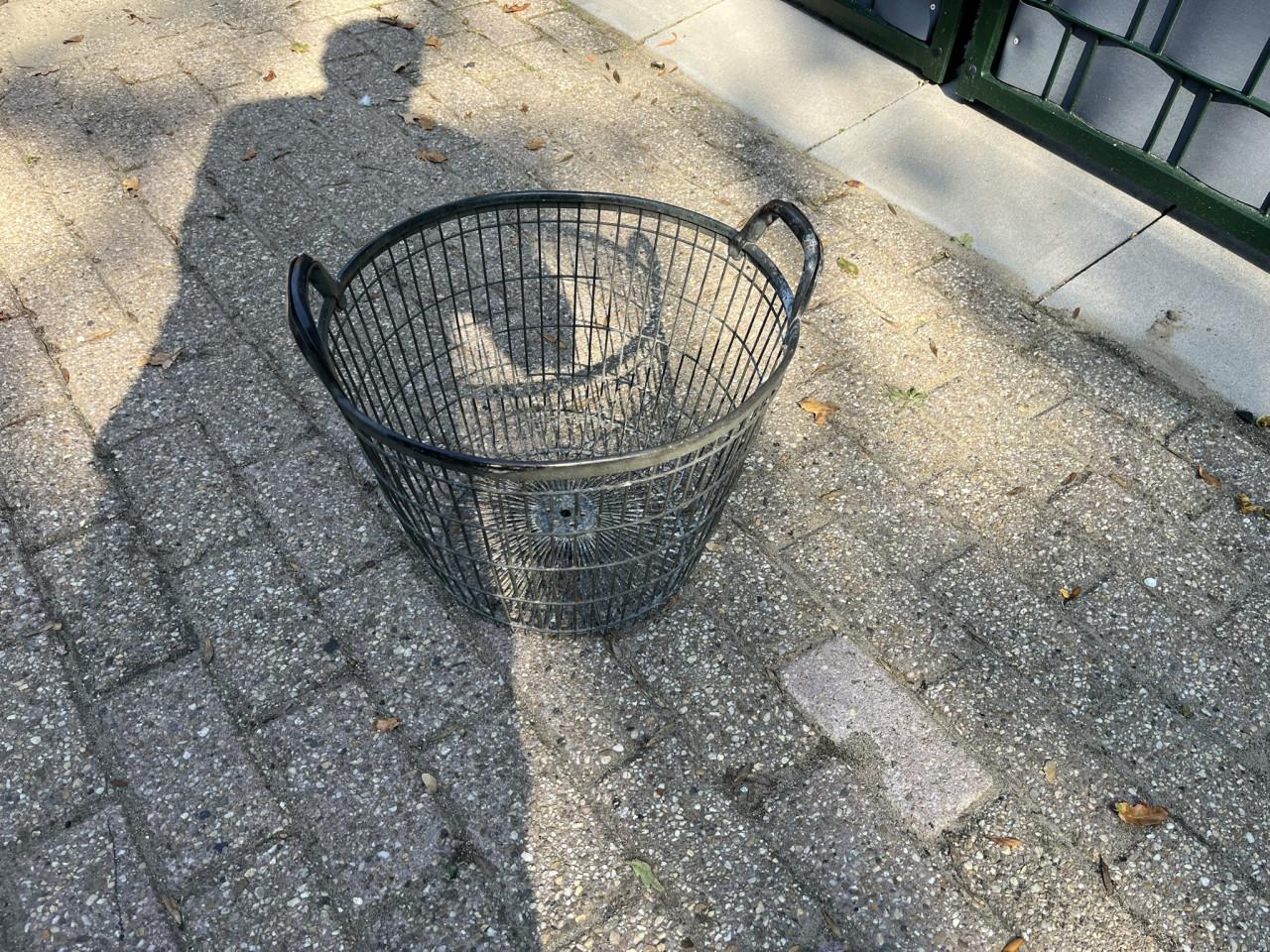 Aardappelmand, metaal