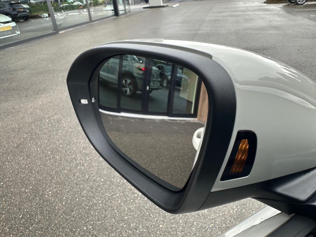 Volkswagen T-roc 1.5 tsi 150pk dsg r-line | camera | keyless | elek. achter