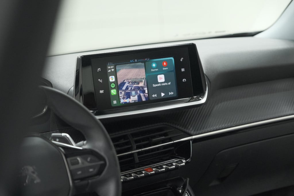 Peugeot 2008 puretech 130 eat8 active | parkeersensoren | navigatie | apple