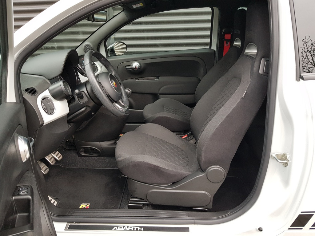 Abarth 500 1.4 t-jet abarth 595 - 145 pk