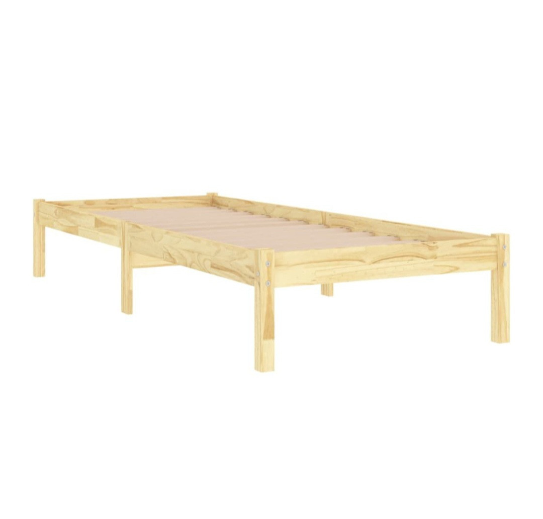Bed hout nieuw in doos.