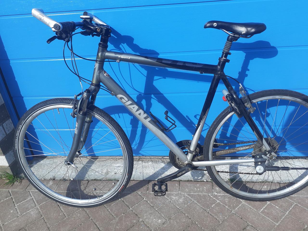 Mountainbike GIANT XL 60cm op wegbandjes..!28 inch..!