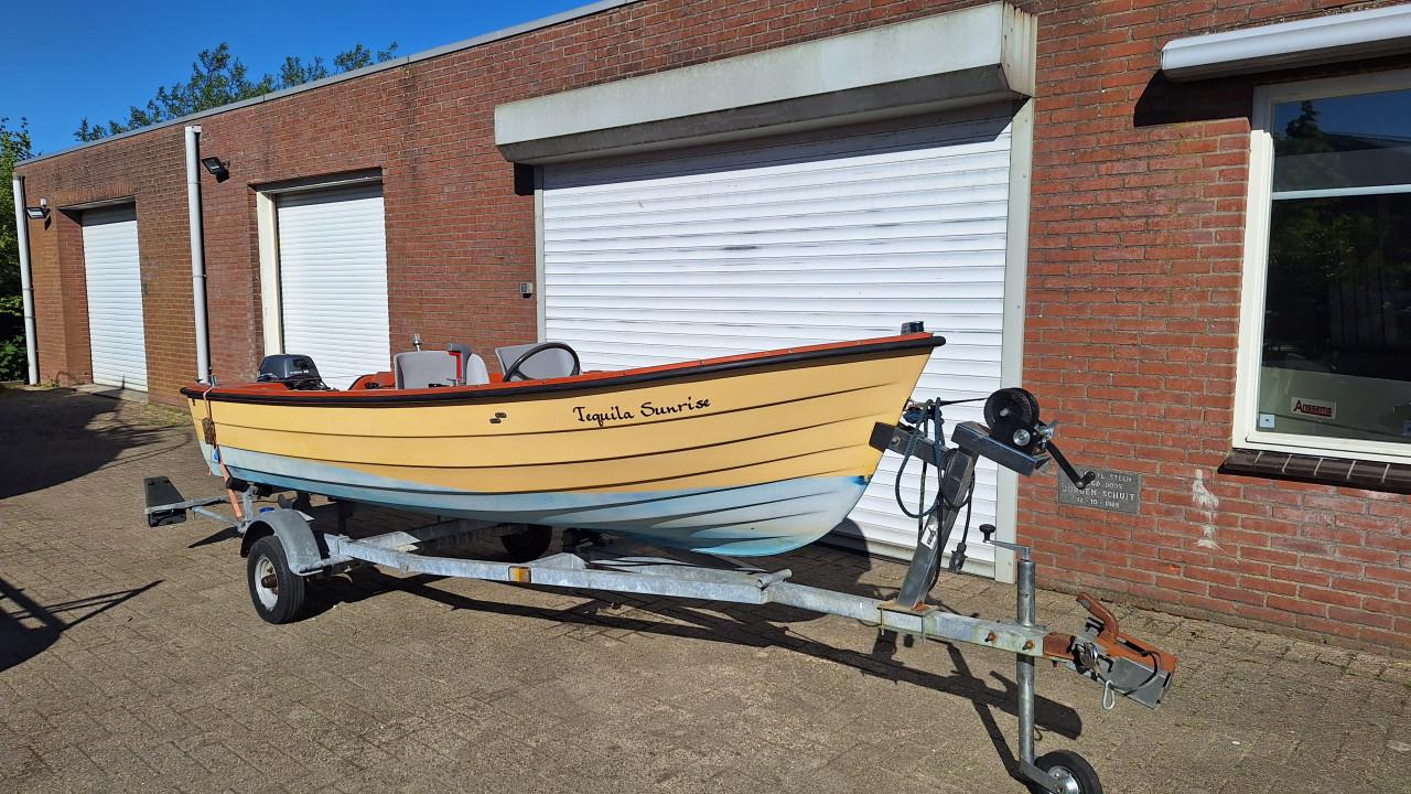 Rana 15 met 8 pk yamaha en trailer