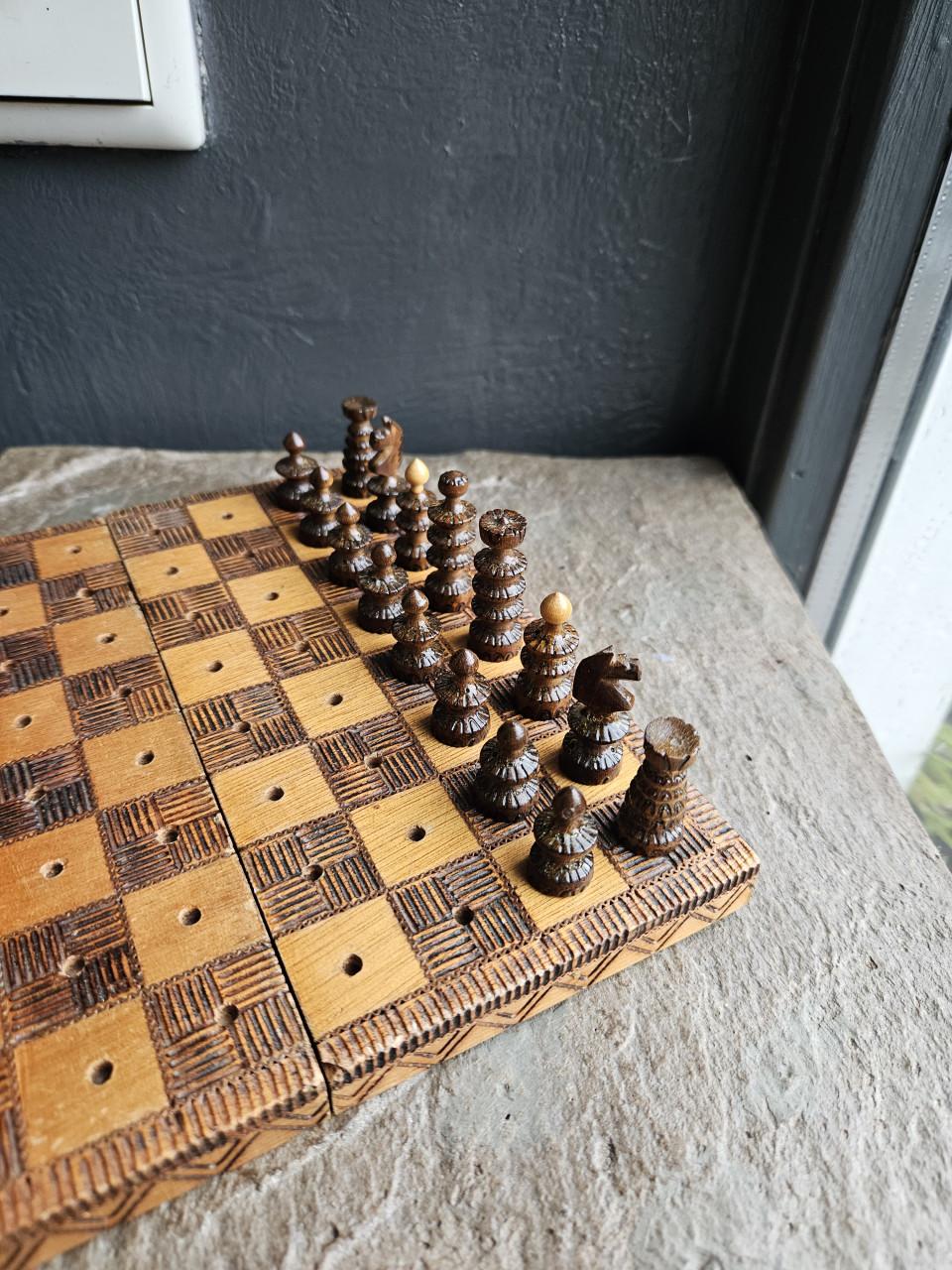 Prachtig Handgesneden houten schaakspel - Reisformaat