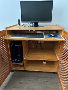 PC (zonder HD)  - Monitor- toetsenbord - muis ,incl kastje.