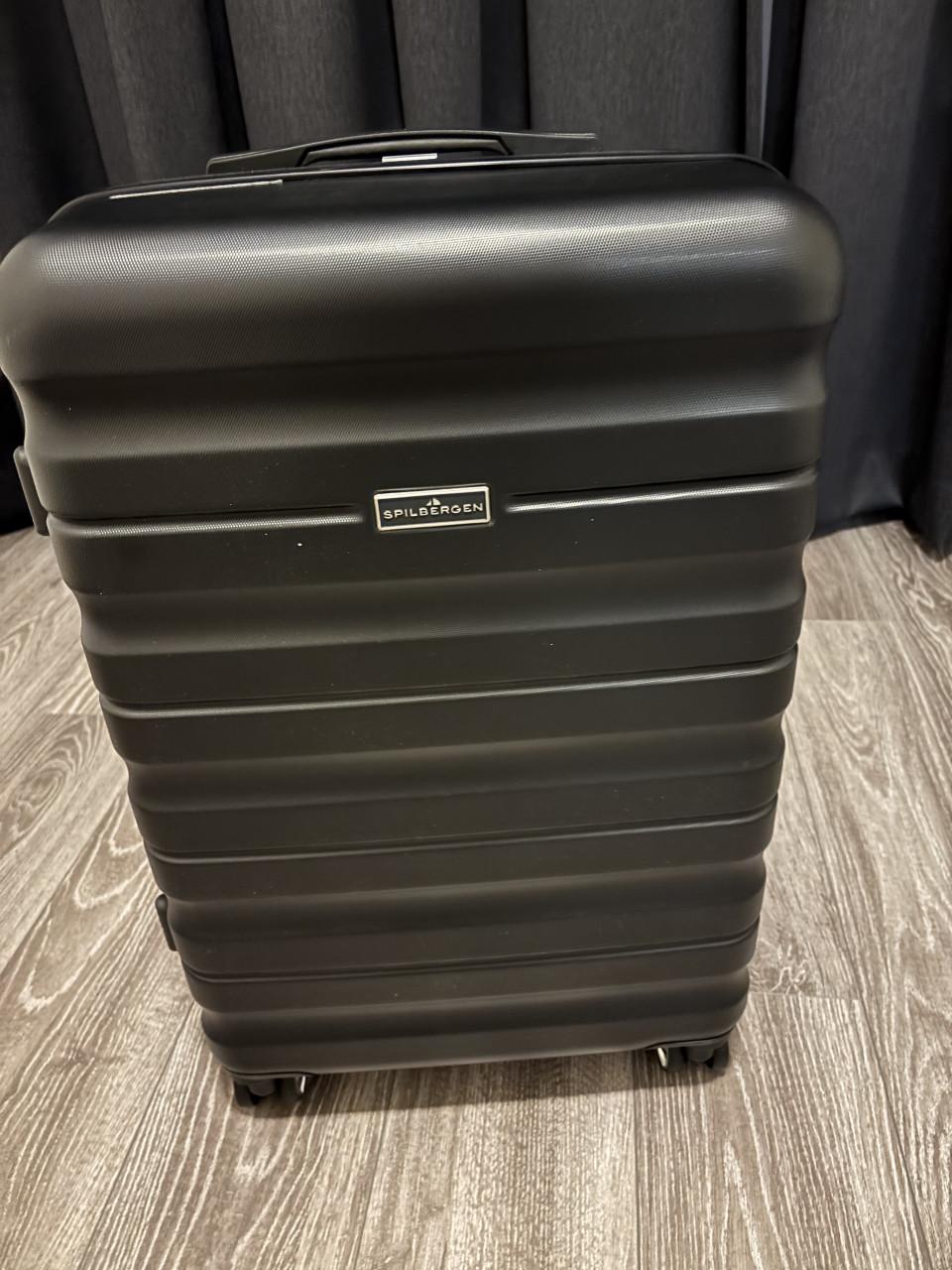 Nieuwe zwarte koffer