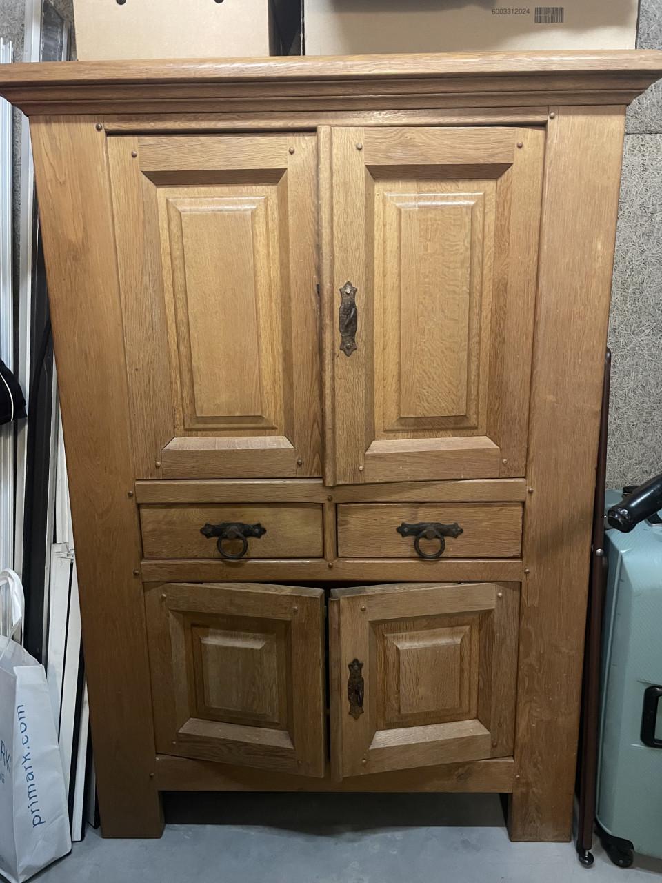 Eiken kast