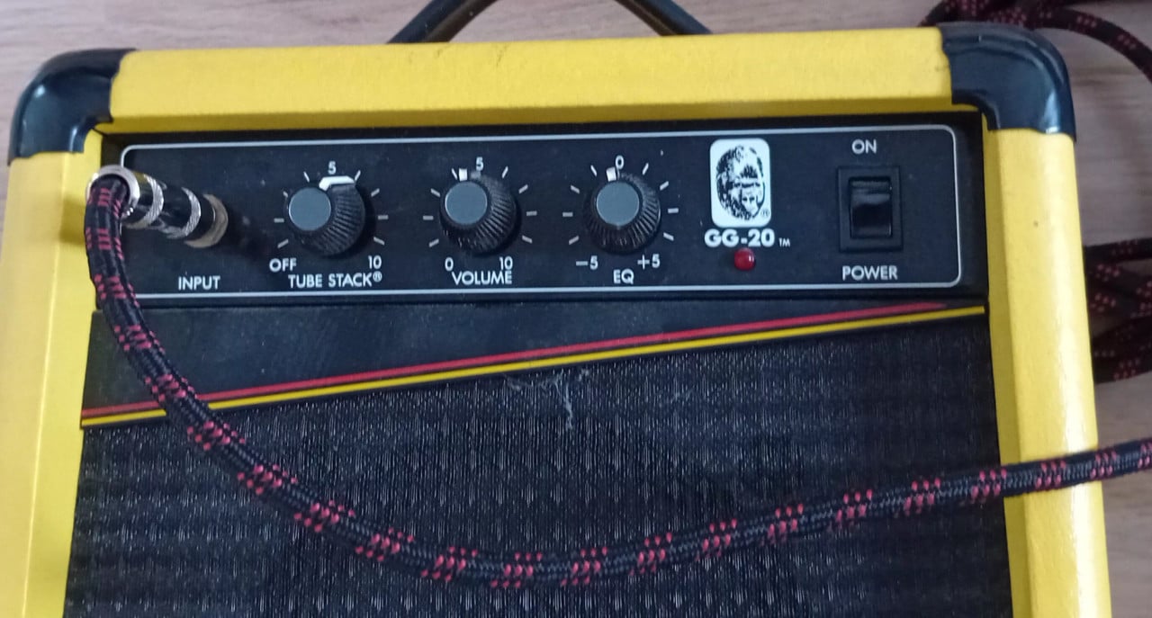 Cyclone Eks electrische gitaar. Gorilla GG-20 versterker