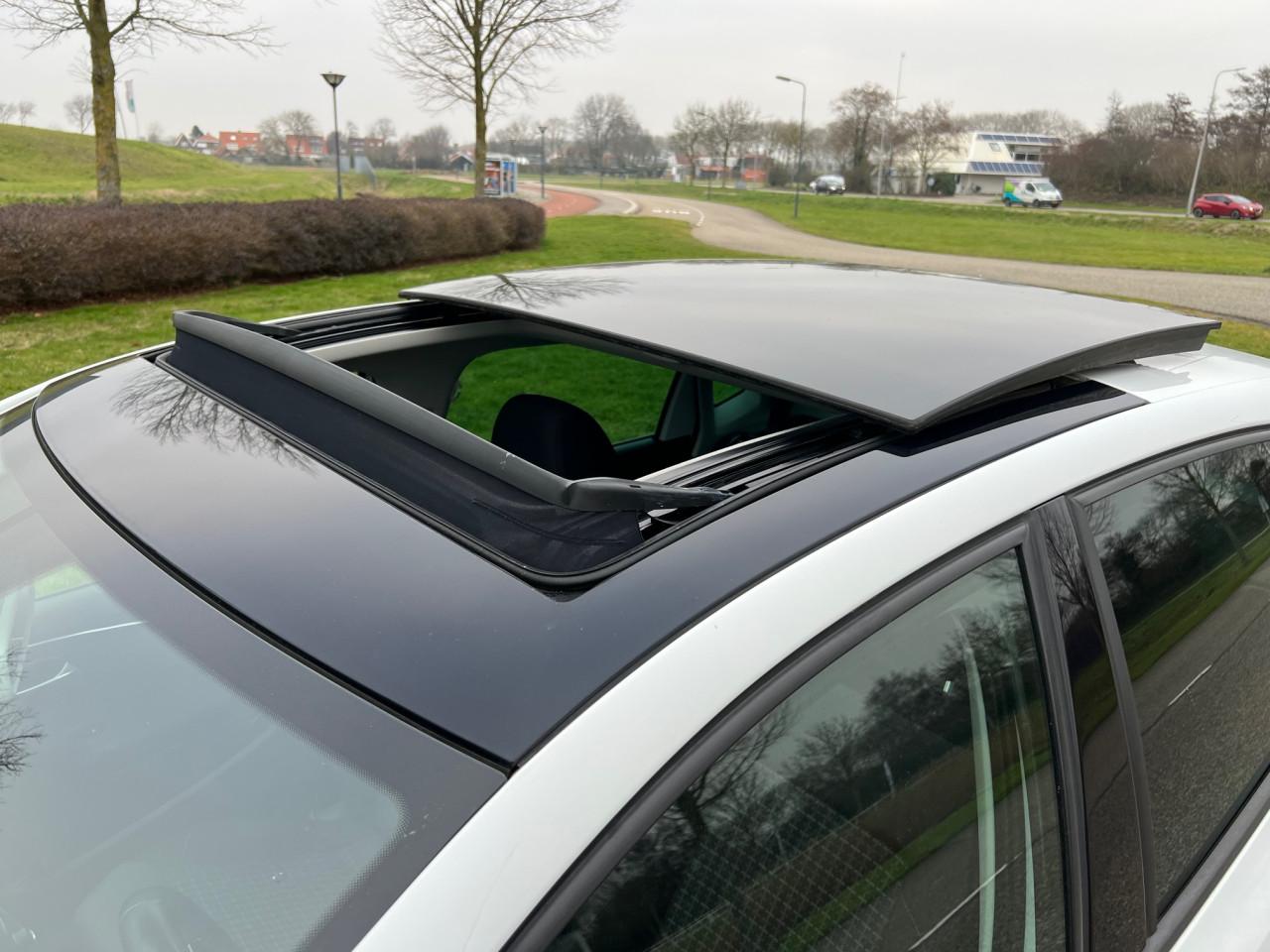 Werkelijk als nieuw, VW Polo 2015 met slechts 93000 km, Panoramadak!