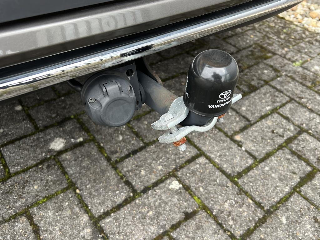 Toyota Auris 1.8 hybrid energy.