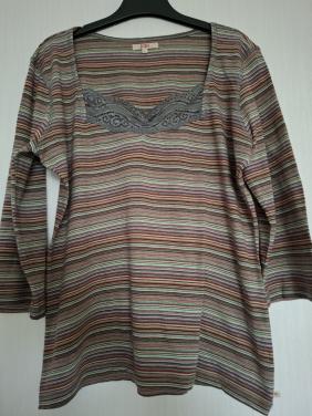 Didi gestreept shirt met grijs kantdetail langs de halslijn. L