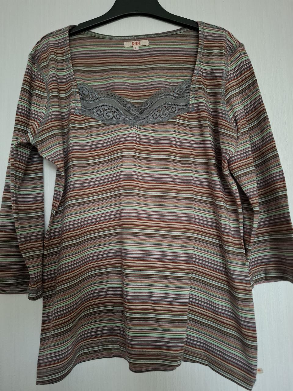 Didi gestreept shirt met grijs kantdetail langs de halslijn. L