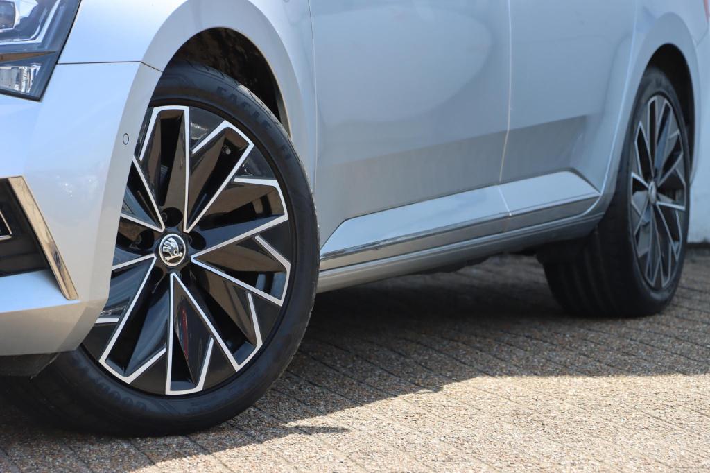 Skoda Superb combi 1.4 tsi iv laurin & klement 218pk dsg6 | soh 96,9% |