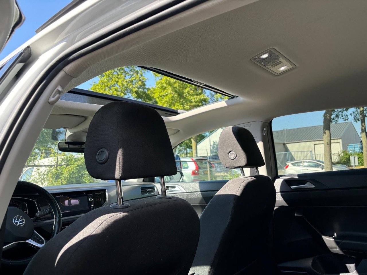 Volkswagen Polo 1.0TSI R-Line Pano 71.064KM Nap
