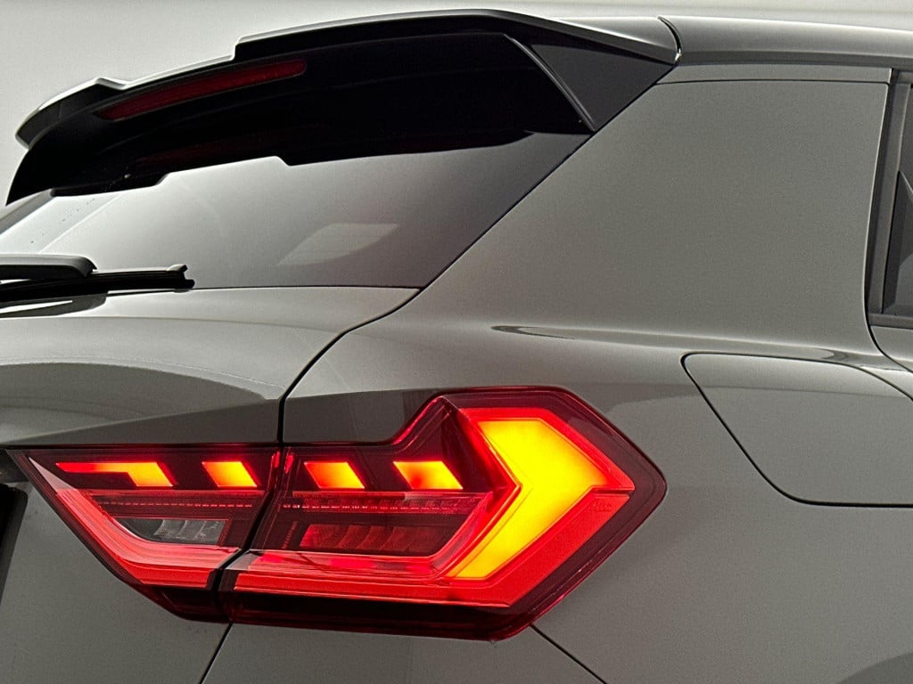 Audi A1 s edition 25 tfsi 70 kw / 95 pk sportback 7 versn.