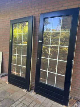 Hardhouten tuindeuren als nieuw met dubbelglas