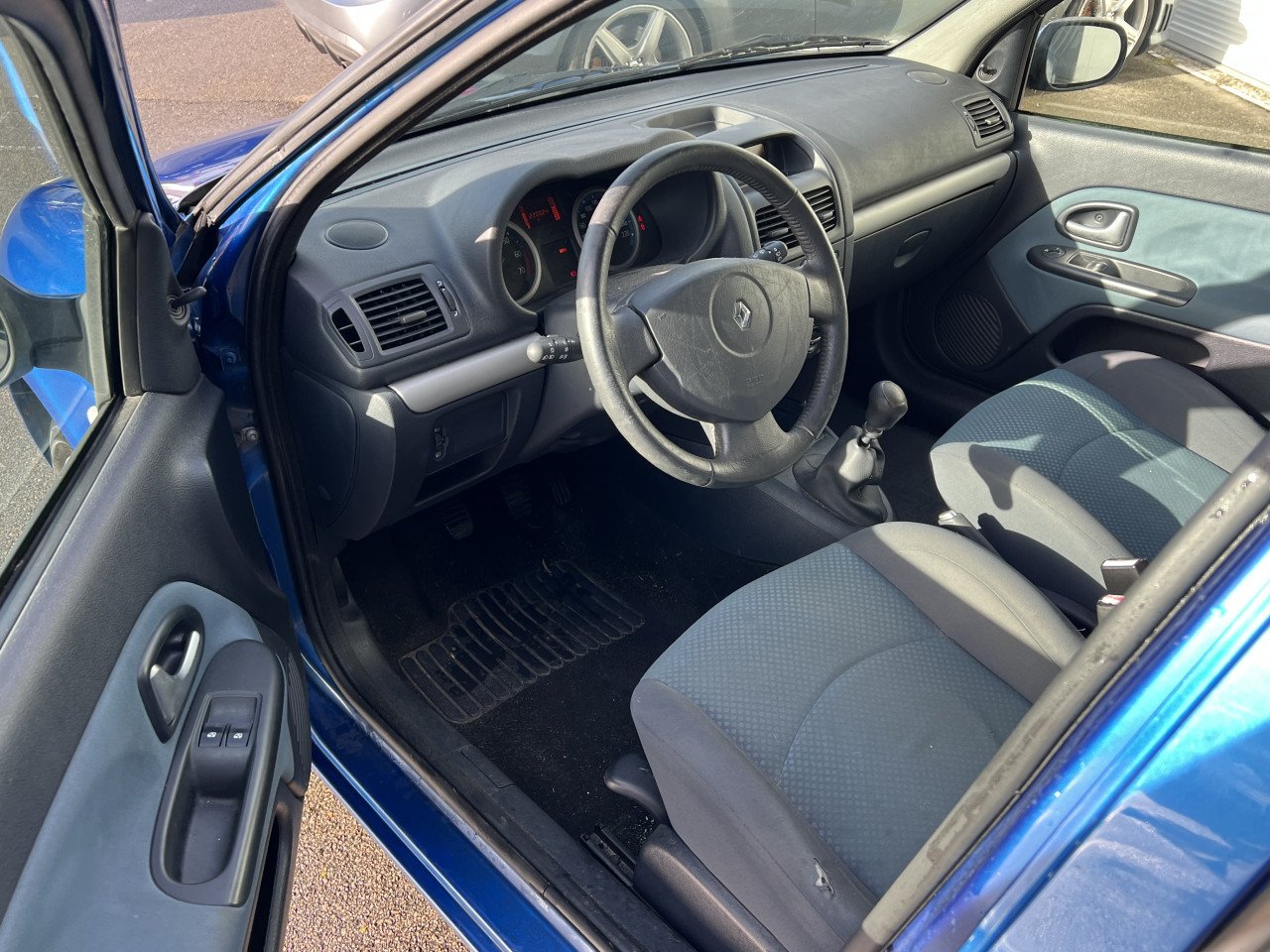 Renault Clio 1.2-16V 5 deurs AIRCO ! ! !