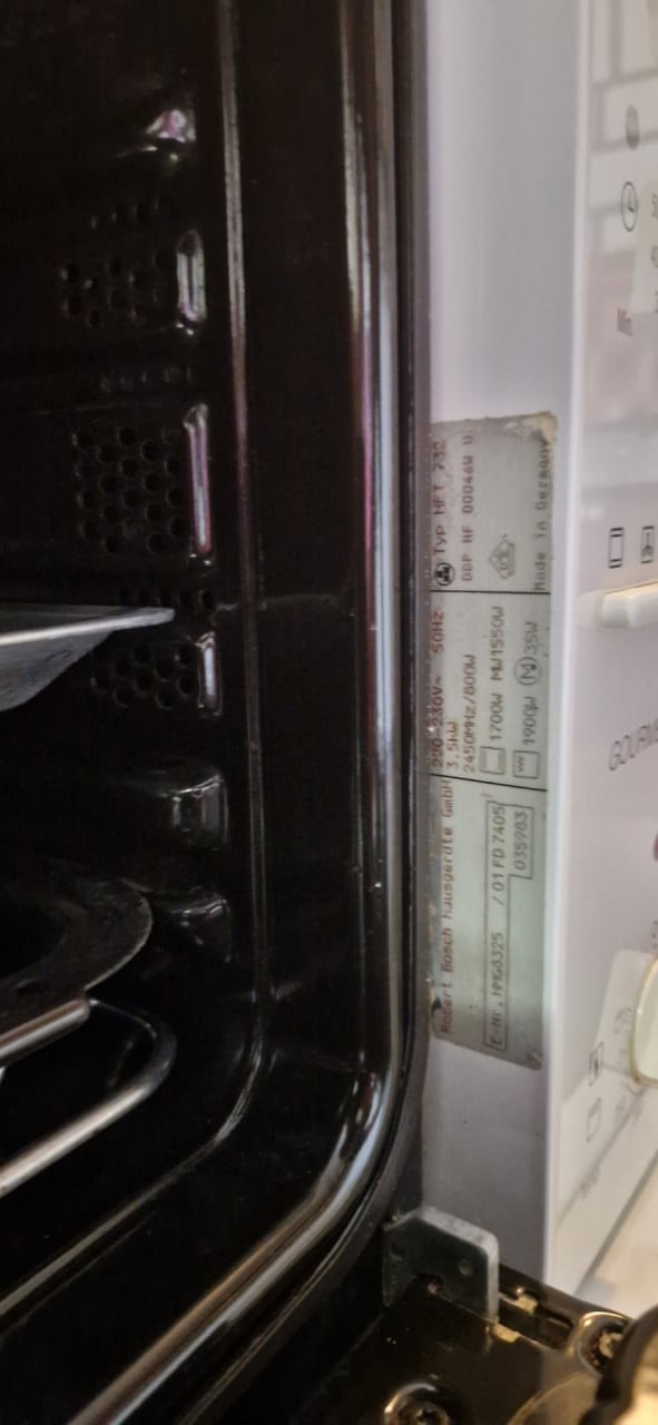 WIE!!!!  COMBIMAGNETRON/OVEN INBOUW MERK BOSCH
