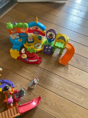 Vtech vrolijke vriendjes huis+school