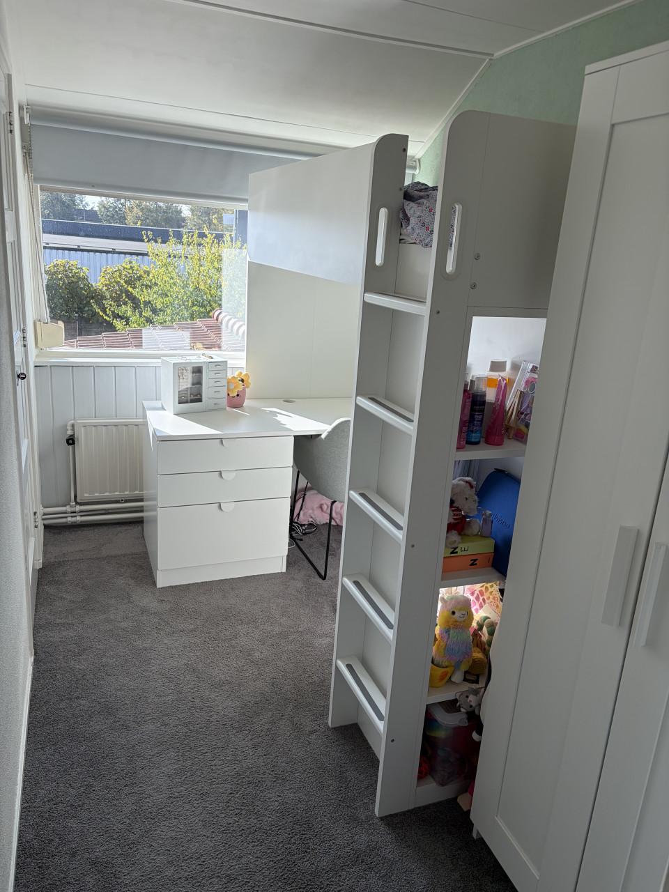 Hoogslaper wit met bureau
