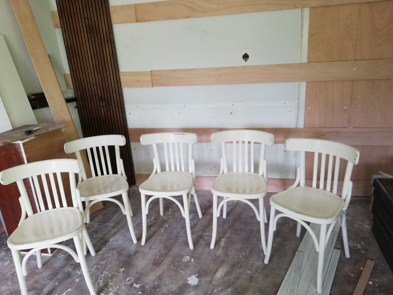 5 café stoeltjes