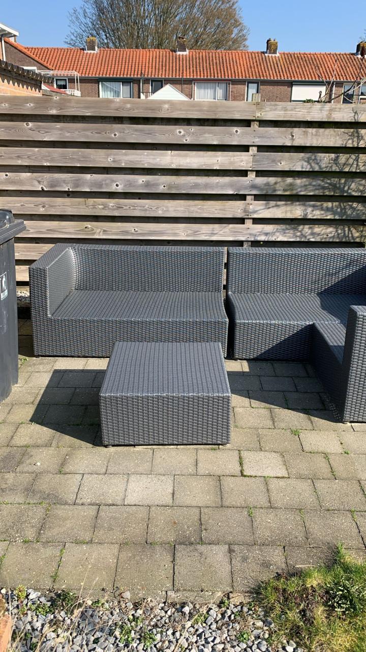 Tuinmeubelen (bank en tafel)
