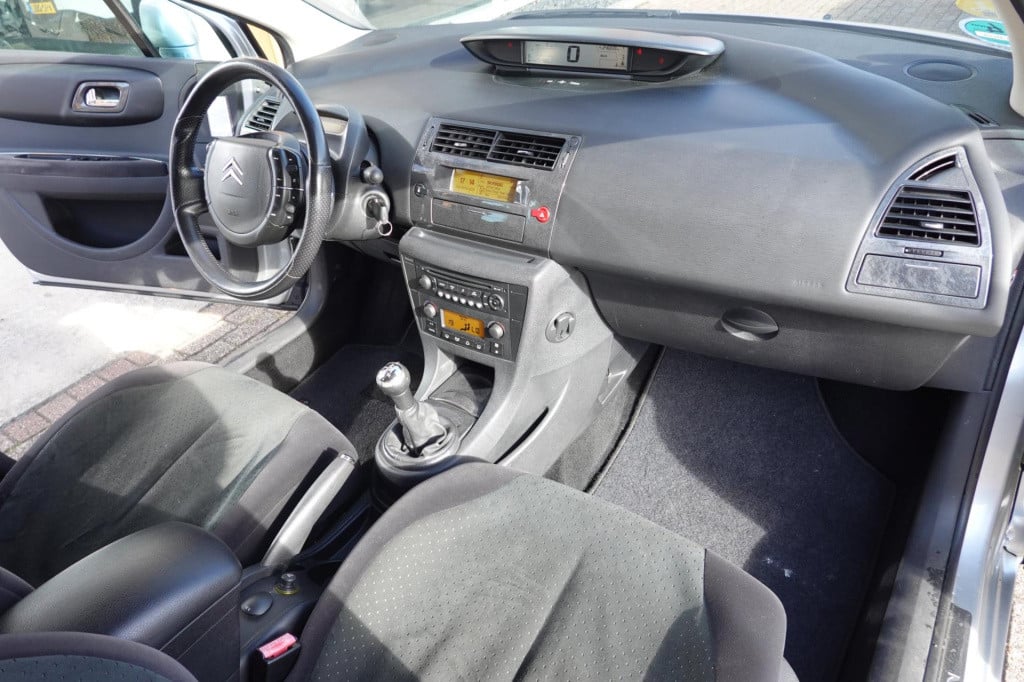 Citroen C4 2.0-16v exclusive 136-pk