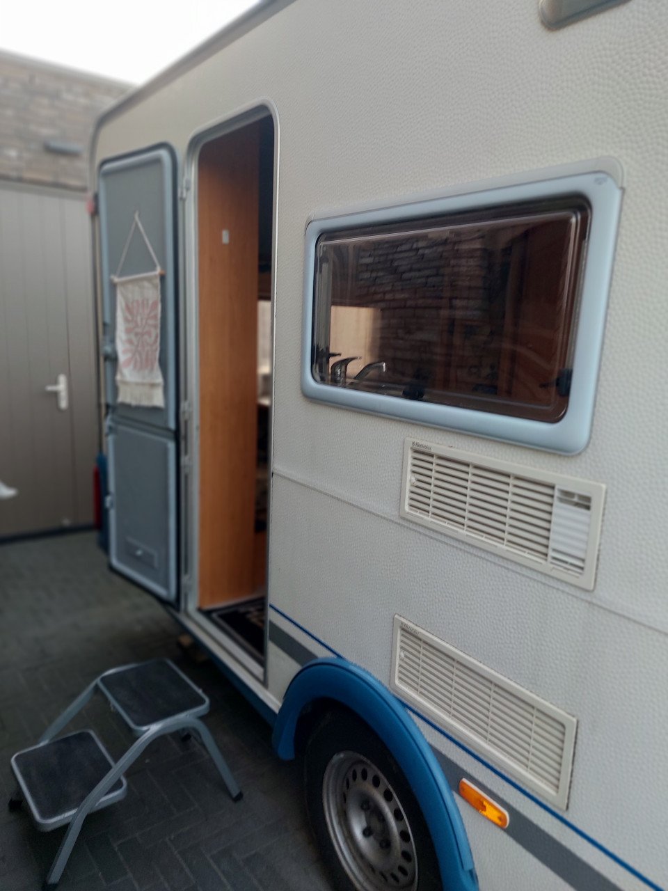 Knaus Blue Line 400 TK (1999)