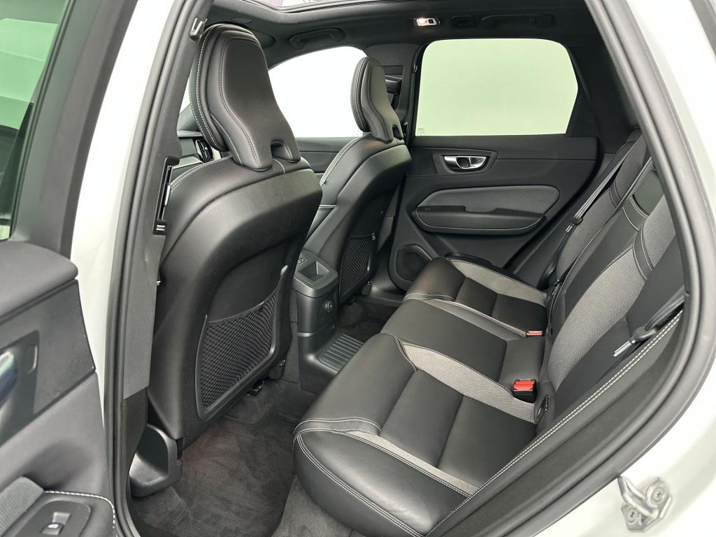 Volvo XC60 t8 390pk recharge r-design| pano| 360camera| trekhaak| h&k sound