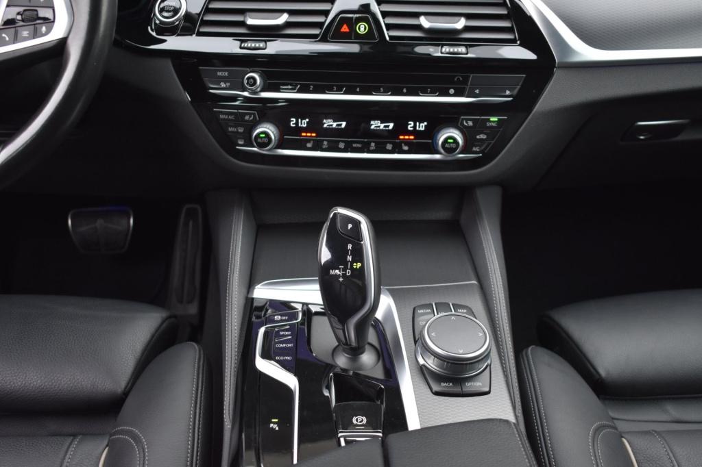 BMW 5 Serie touring 520i m-sport | laserlight | nap | dealer onderhouden | 