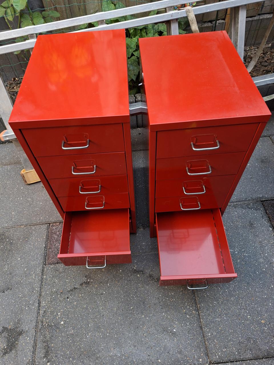 2 rode metalen ladenkastje om hobby spulletje op te bergen