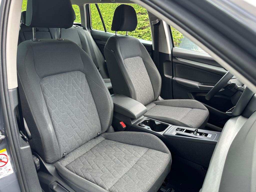 Volkswagen Golf variant 1.5 etsi dsg life | trekhaak | navi | adap. cruise 