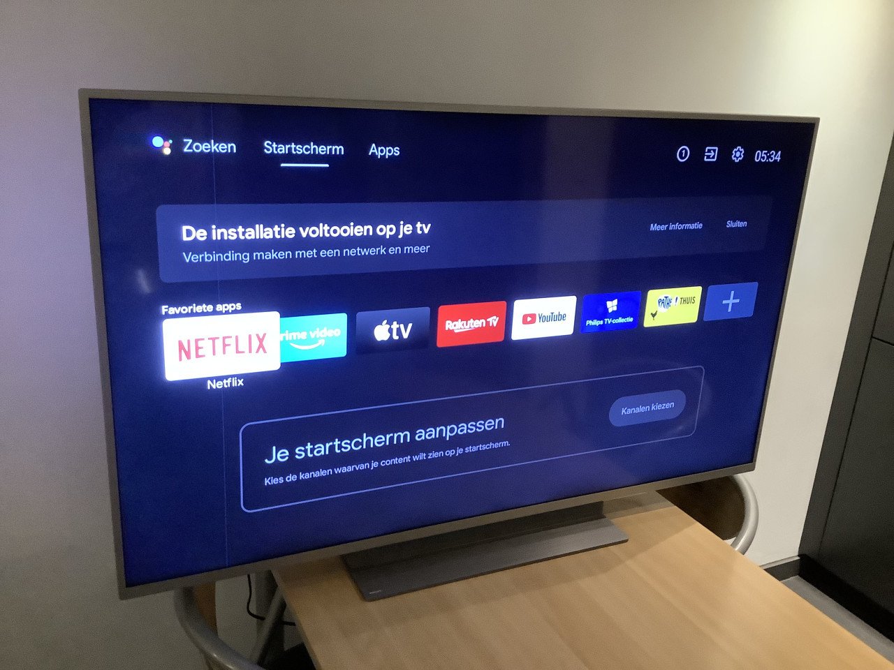Smart tv Philips 55 inch met kleine verticale streep ( links ) in het beeld